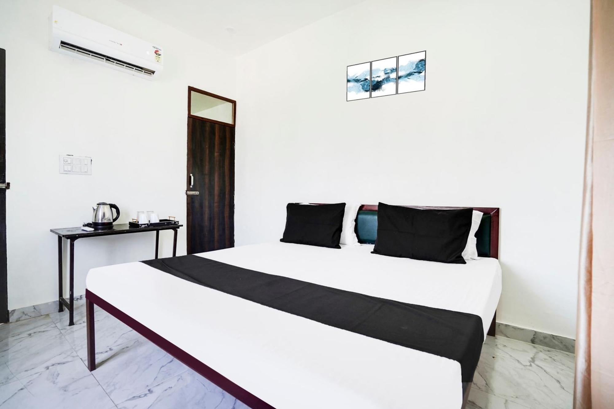 Hotel O The Moon Bareilly Exterior foto