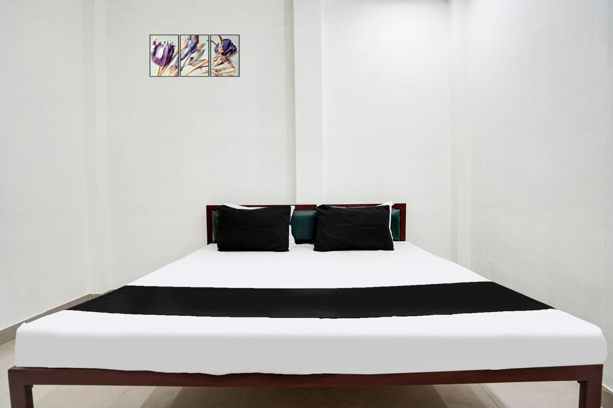 Hotel O The Moon Bareilly Exterior foto